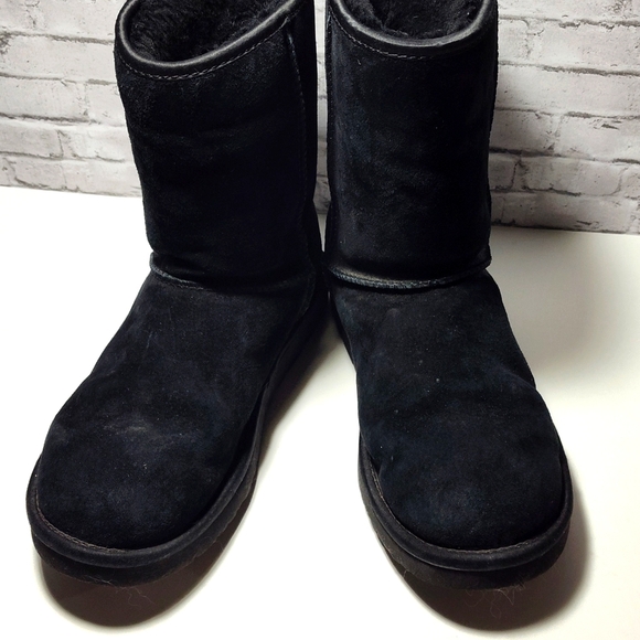 H.P.UGG Boots - Picture 2 of 6